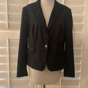 Black single breasted blazer. Black single button.